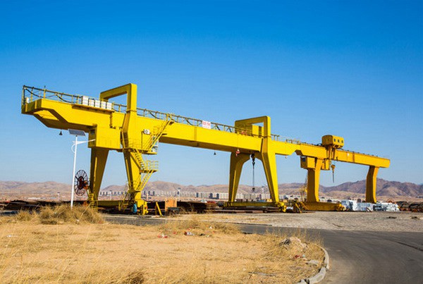 Cantilever Rail Mounted Gantry Crane