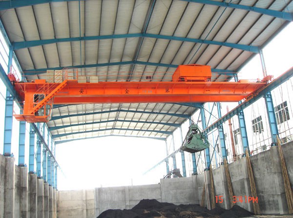 10t Double Girder Overhead Crane with Clamshell Type Electric Hydraulic Grab