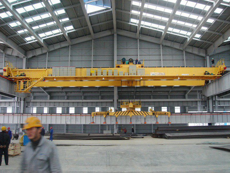 Bridge Crane With Magnetic Beam