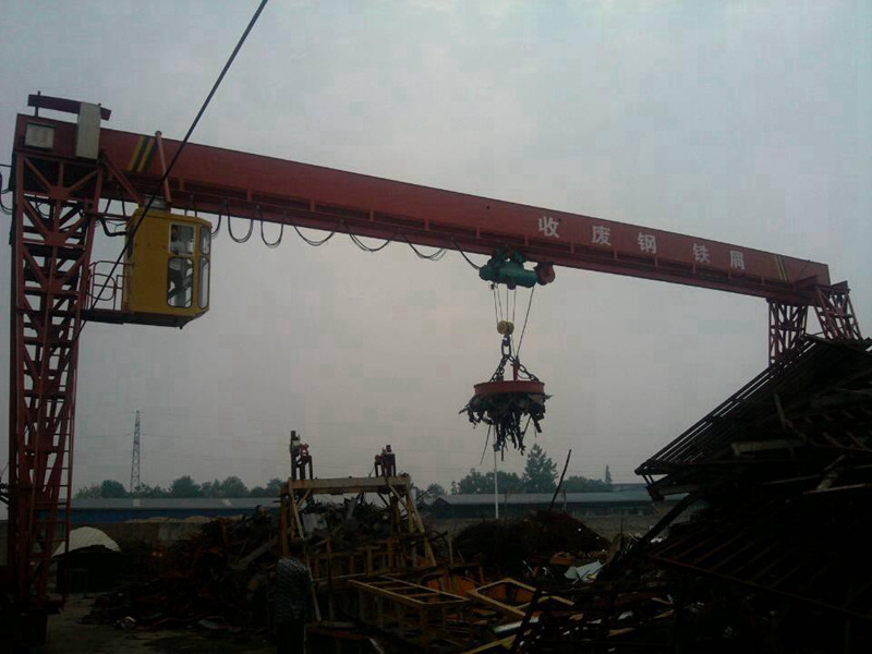 Gantry Crane With Electromagnet Spreader