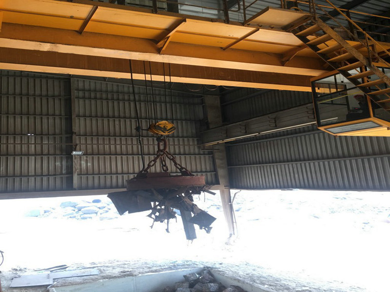 Electromagnetic Scrap Magnet for EOT Crane