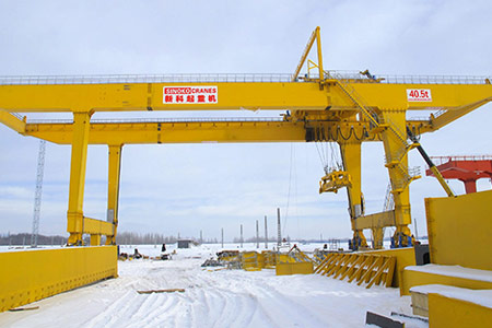 Container-lifting-ganty-crane1.jpg